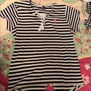 This cute Polo shirt 😍take a look at it 14/16kids
